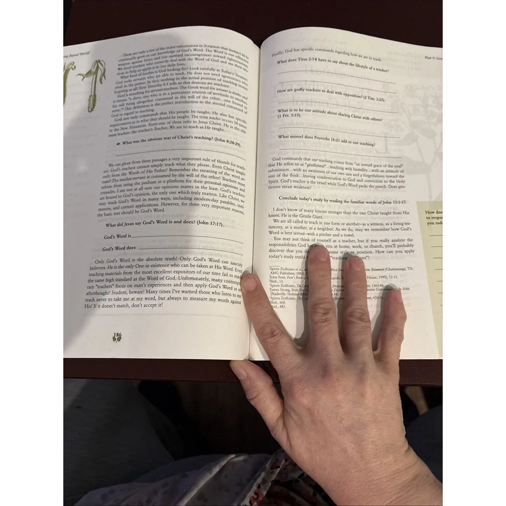 Living Beyond Yourself‎ : Exploring the Fruit of the Spirit by Beth Moore (1998)